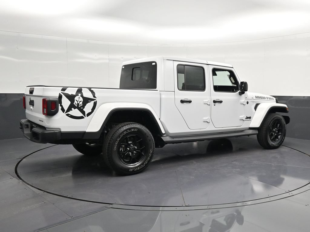 Used 2025 Jeep Gladiator Sport AWD/4WD image 3