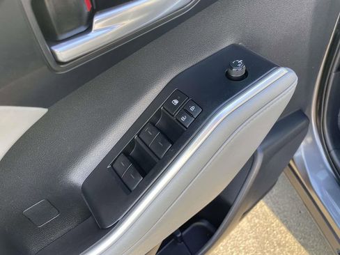 Used 2023 Toyota Highlander XLE image 27