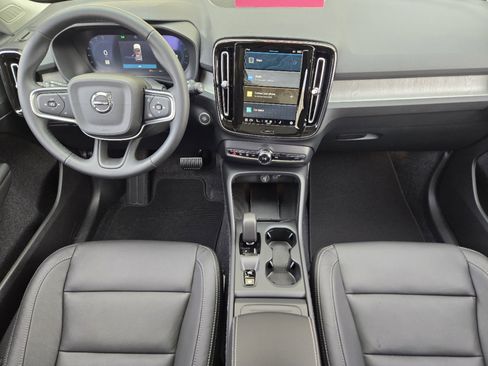 New 2025 Volvo XC40 B5 Core w/ Protection Package Premier image 28