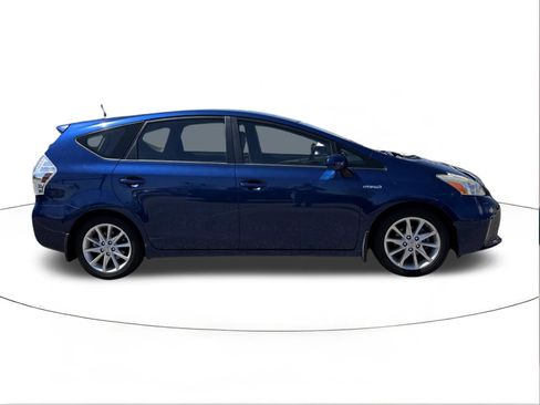 Used 2013 Toyota Prius V Five image 2