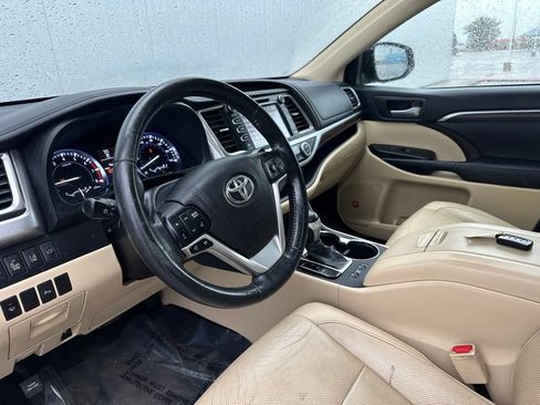 Used 2015 Toyota Highlander Limited w/ Driver Technology Package AWD/4WD image 15