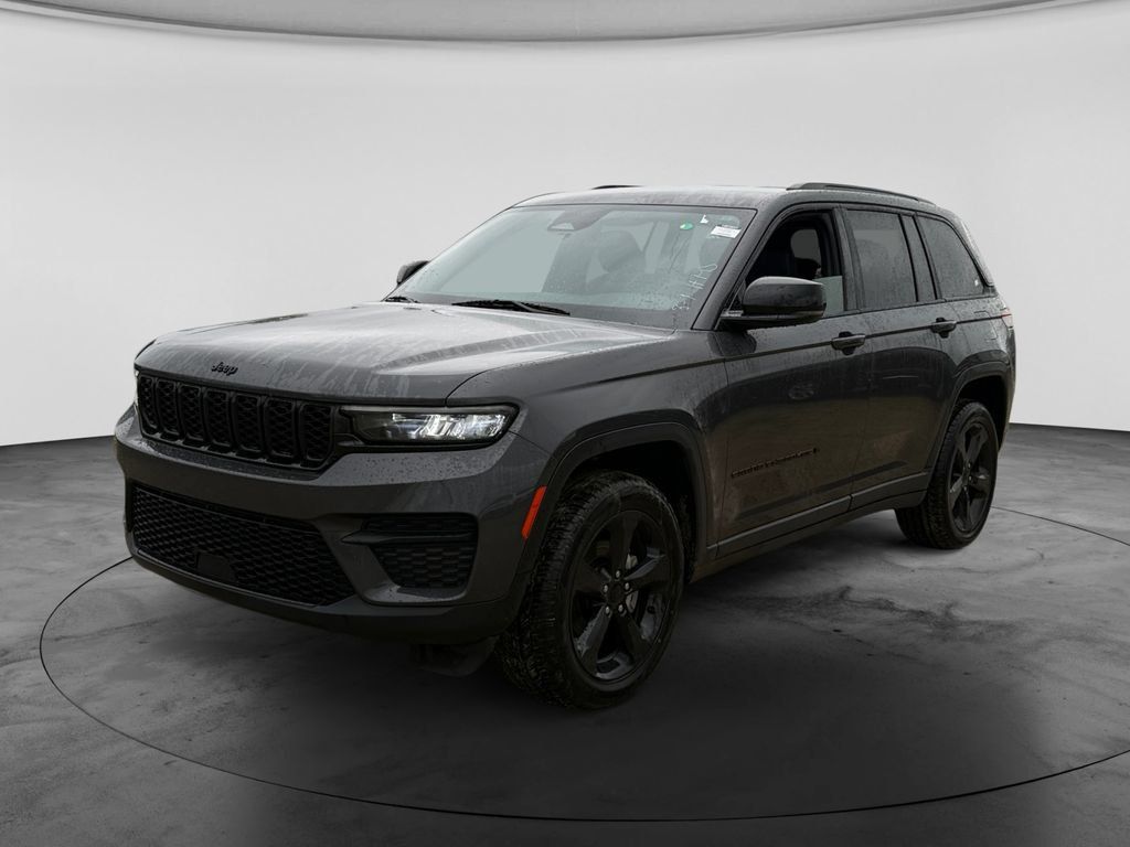 Used 2023 Jeep Grand Cherokee Altitude AWD/4WD image 5