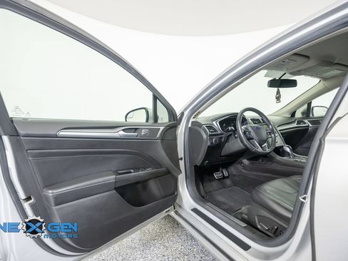 Used 2016 Ford Fusion Titanium FWD image 9