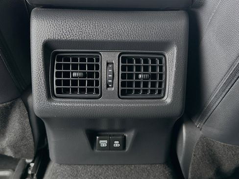 Used 2025 Toyota Camry XLE FWD image 17