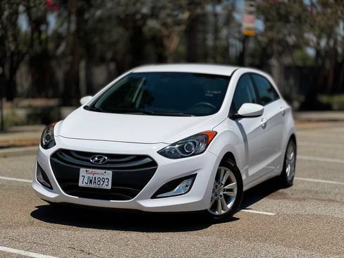 Used 2015 Hyundai Elantra GT FWD image 16