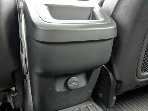 Used 2022 Volvo XC60 B5 Momentum w/ Climate Package image 15