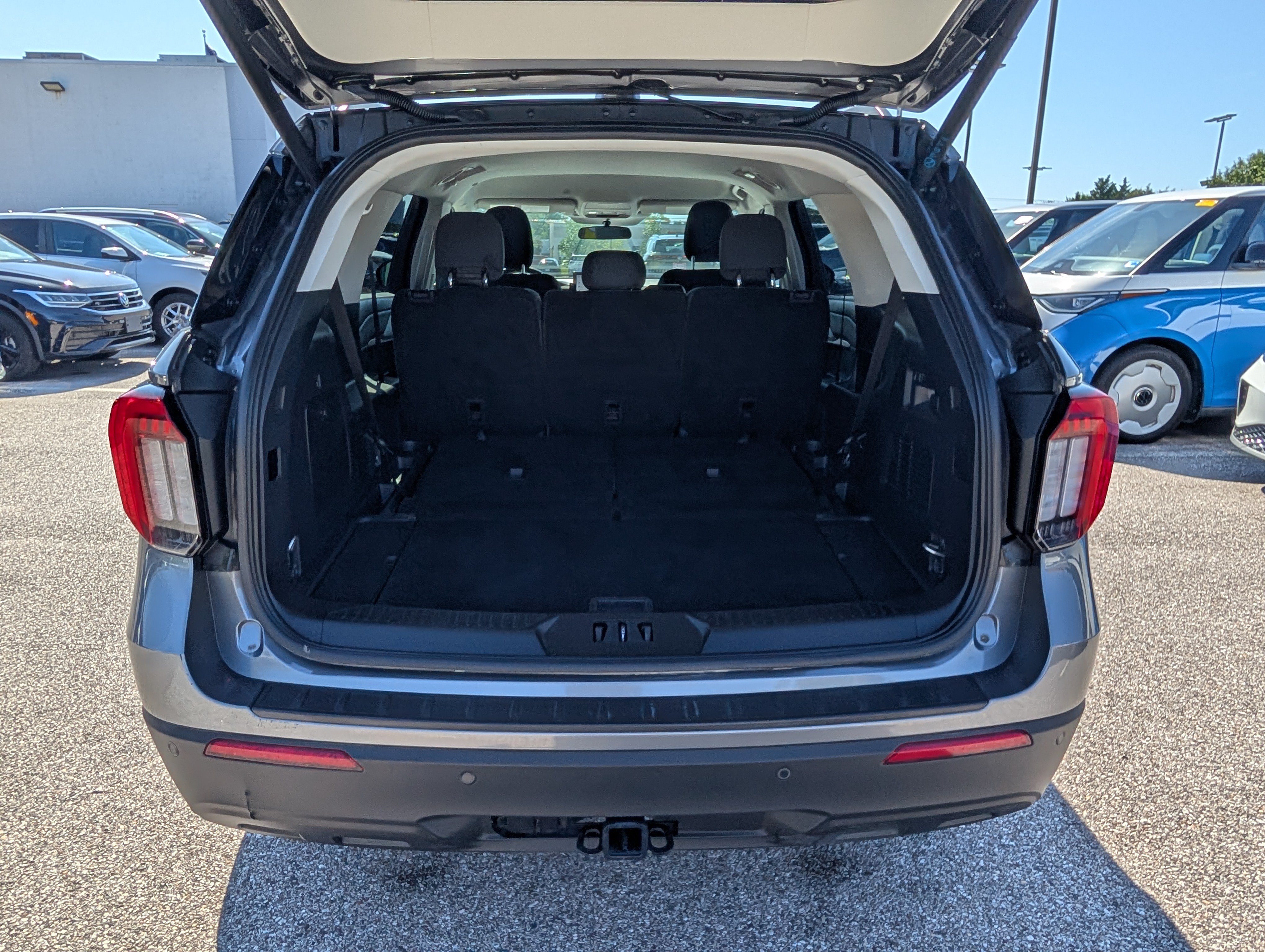 Used 2025 Ford Explorer Active AWD/4WD image 14