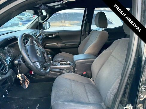 Used 2016 Toyota Tacoma TRD Sport w/ Towing Package image 8