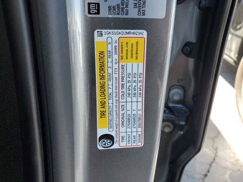 Used 2021 GMC Yukon XL SLT w/ SLT Premium Package image 30