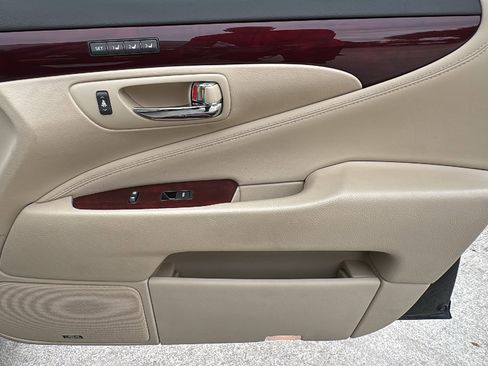 Used 2011 Lexus LS 460 w/ Comfort Pkg image 30