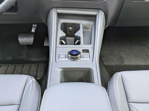 New 2026 Volkswagen Tiguan SE FWD image 23