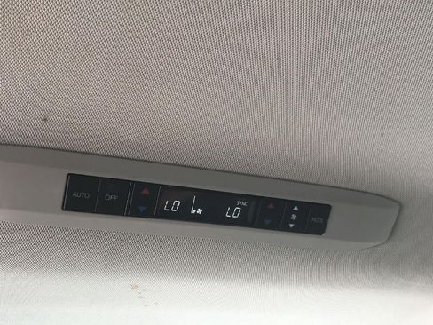 Used 2022 Toyota Sienna XLE FWD image 35