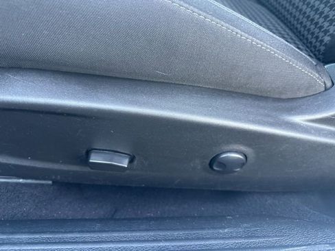 Used 2023 Dodge Challenger SXT image 12