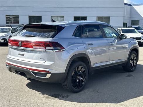 Used 2024 Volkswagen Atlas Cross Sport SE image 30