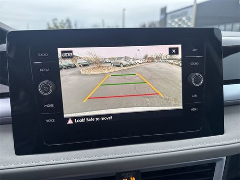 New 2026 Volkswagen Taos SE image 16