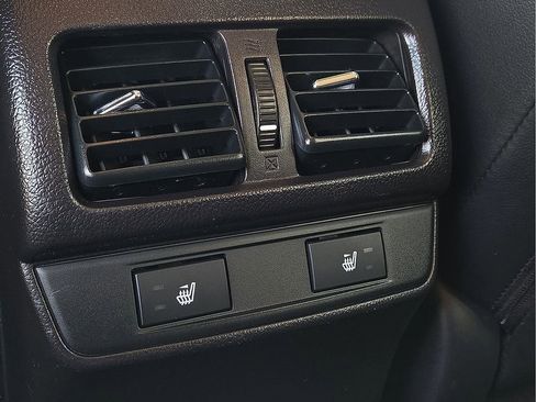 Used 2016 Subaru Outback 3.6R Limited image 11