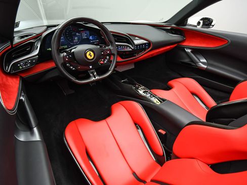 Used 2022 Ferrari SF90 Spider image 10