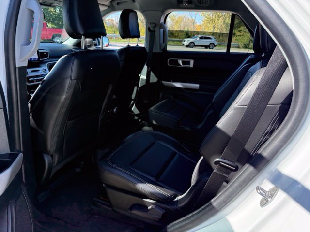 Used 2021 Ford Explorer XLT w/ Equipment Group 202A AWD/4WD image 29
