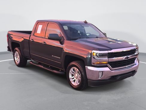 Used 2017 Chevrolet Silverado 1500 LT w/ All Star Edition image 3