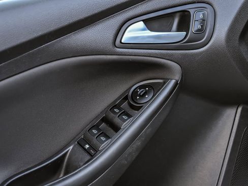 Used 2017 Ford Focus SE w/ Cold Weather Package image 12