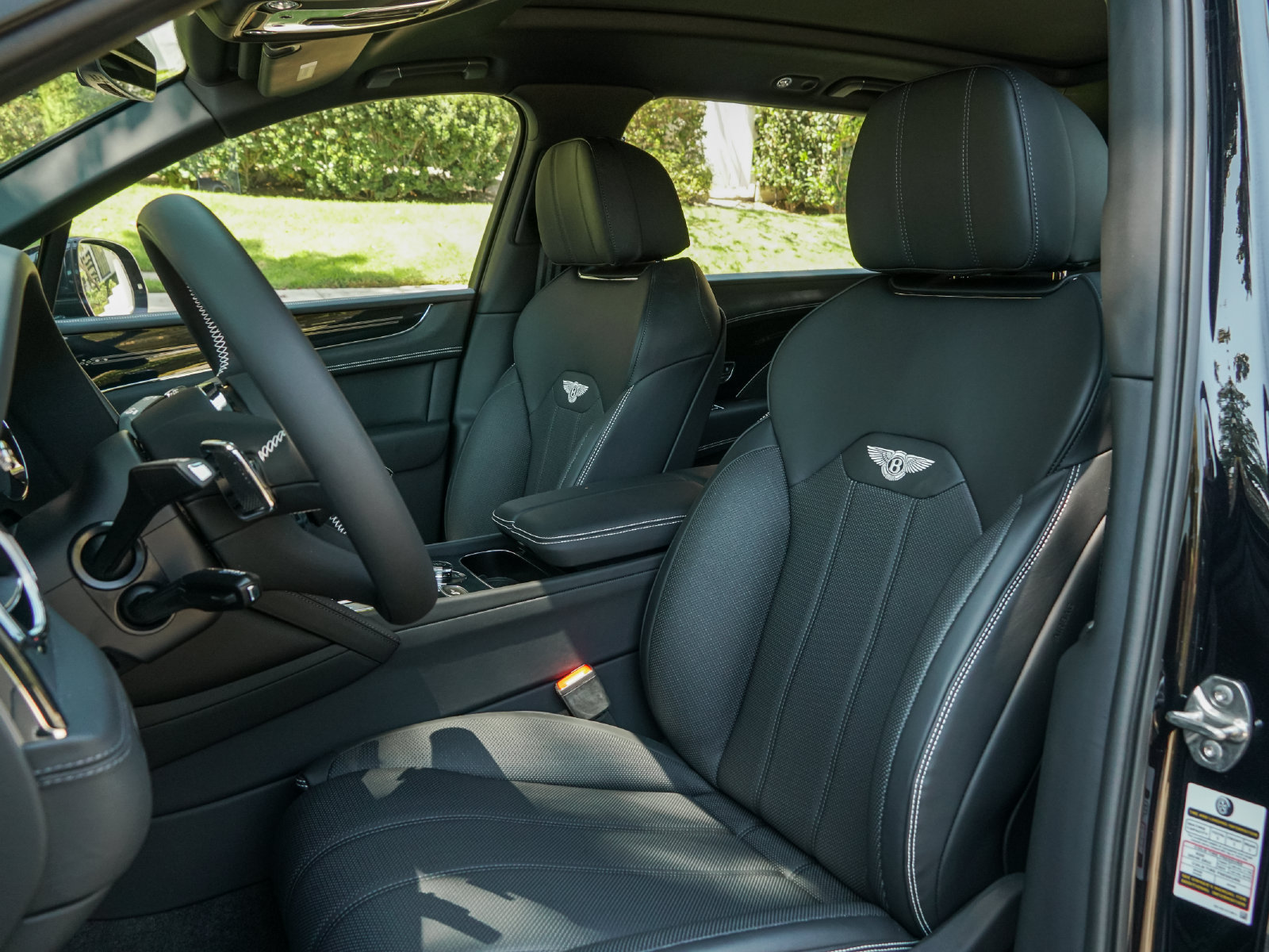 Used 2025 Bentley Bentayga Extended Wheelbase AWD/4WD image 21