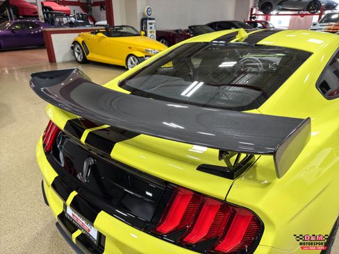 Used 2021 Ford Mustang Shelby GT500 w/ Carbon Fiber Track Pack RWD image 43