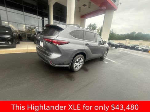 Used 2025 Toyota Highlander XLE FWD image 15