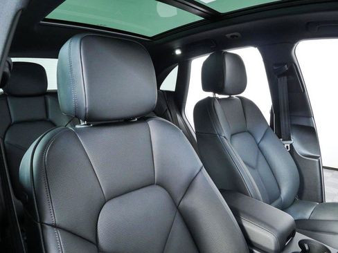 Used 2026 Porsche Macan AWD/4WD image 22