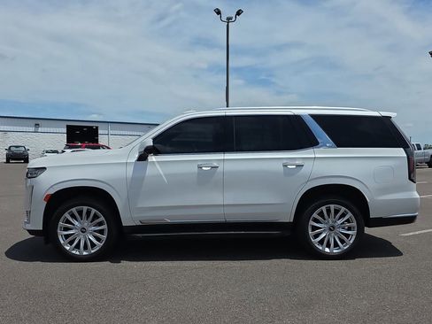 Used 2021 Cadillac Escalade Luxury AWD/4WD image 2
