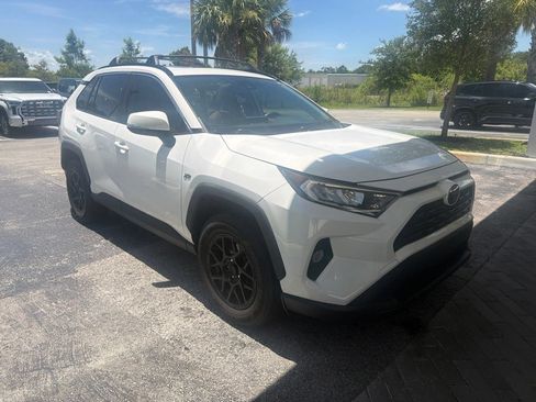 Used 2020 Toyota RAV4 XLE w/ Convenience Package FWD image 2