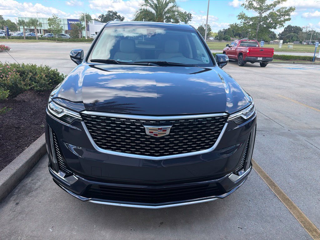 Used 2025 Cadillac XT6 Premium Luxury w/ LPO, Floor Liner Package FWD image 2