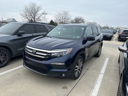 Used 2016 Honda Pilot Touring image 1