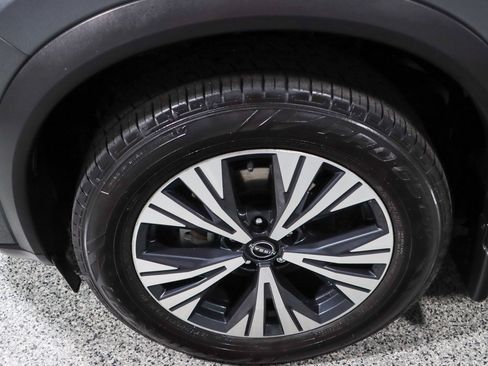 Used 2023 Nissan Rogue SV w/ SV Premium B Package FWD image 11