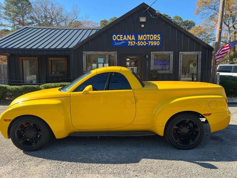 Used 2004 Chevrolet SSR w/ Preferred Equipment Group image 25