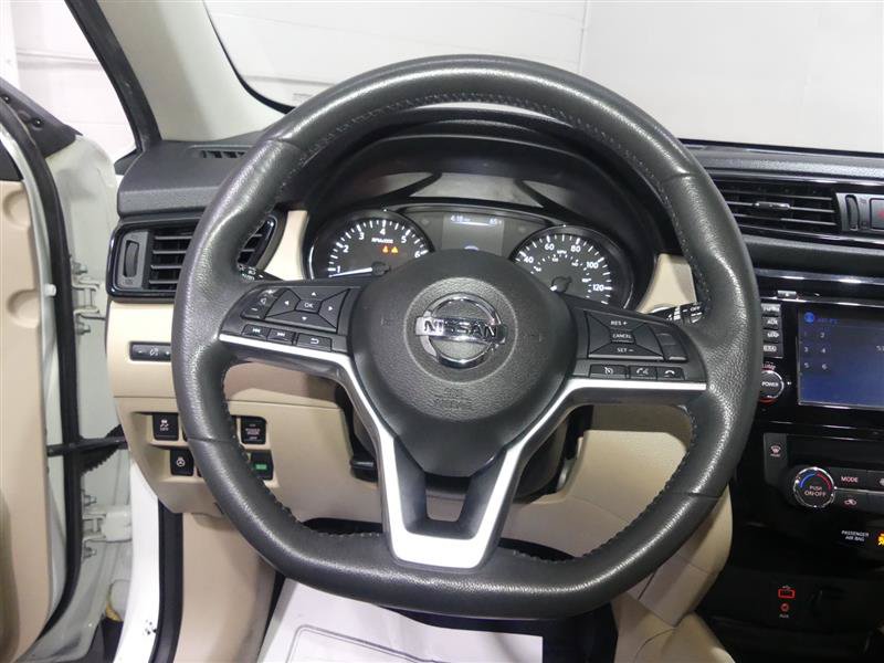 Used 2017 Nissan Rogue SV w/ SV Premium Package FWD image 30