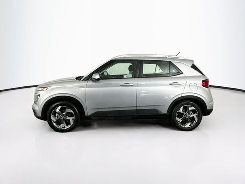 Used 2025 Hyundai Venue SEL FWD image 4