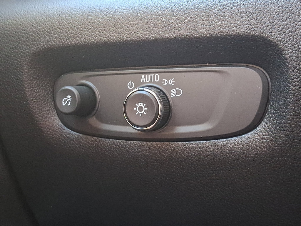 Used 2023 Chevrolet Traverse LT AWD/4WD image 25