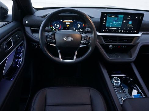 Used 2025 Ford Explorer Platinum w/ Ultimate Package image 15