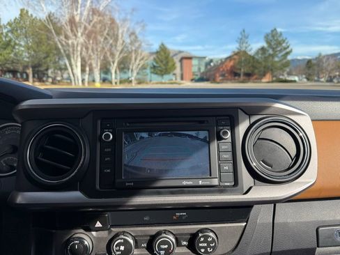 Used 2019 Toyota Tacoma SR5 image 19