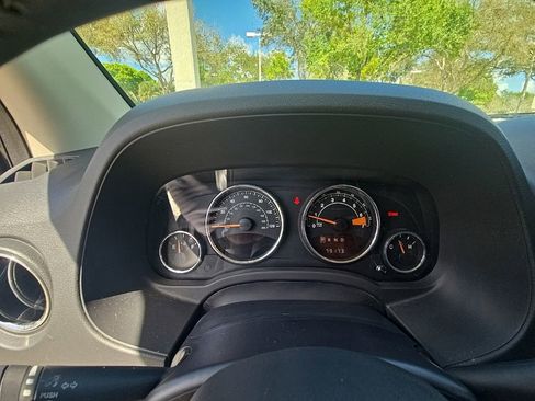 Used 2014 Jeep Compass Latitude w/ Sun/Sound Group image 18