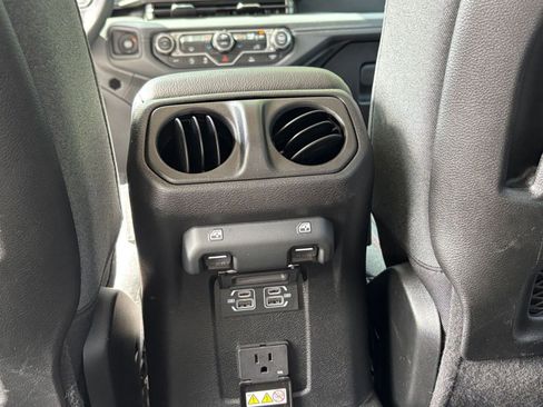Used 2025 Jeep Wrangler Unlimited Rubicon AWD/4WD image 23