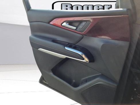 Used 2025 Chevrolet Traverse Z71 w/ Driver Confidence Package image 18