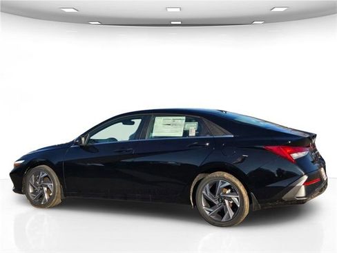 New 2025 Hyundai Elantra Limited image 5