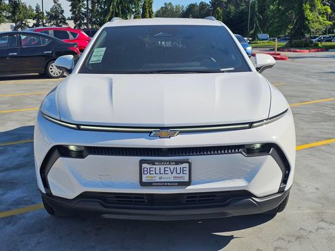 New 2026 Chevrolet Equinox EV LT AWD/4WD image 8