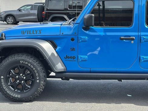 Used 2022 Jeep Wrangler Unlimited Sport image 3