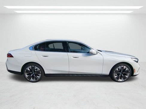New 2026 BMW 530i w/ Premium Package image 3