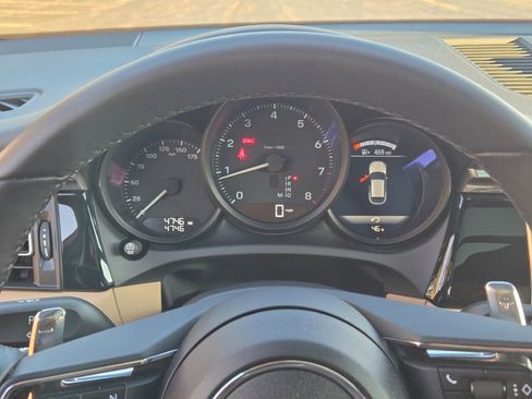Used 2025 Porsche Macan image 28