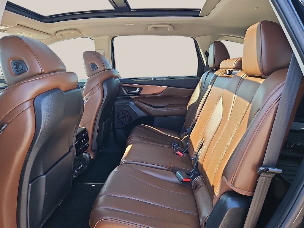 Certified 2024 Acura MDX w/ Technology Package FWD image 12