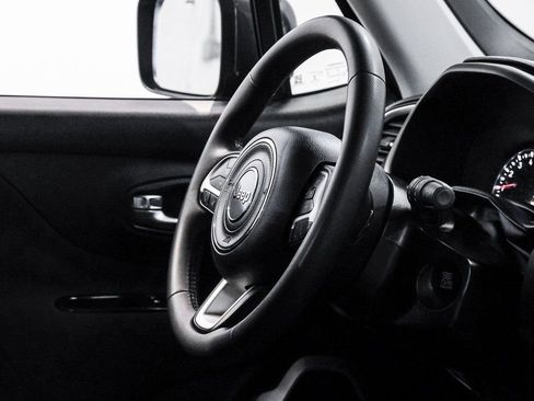 Used 2018 Jeep Renegade Latitude image 20