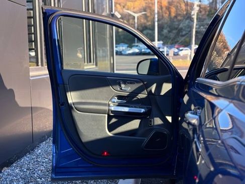 Used 2024 Mercedes-Benz GLB 250 4MATIC image 45